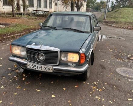 Зеленый Мерседес В123, объемом двигателя 3 л и пробегом 10 тыс. км за 680 $, фото 2 на Automoto.ua