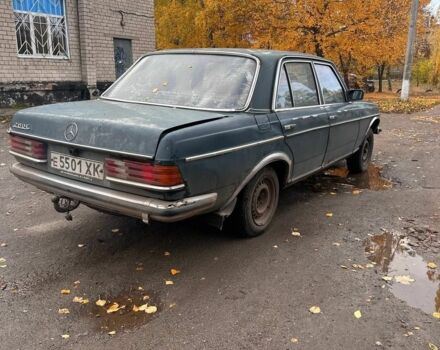 Зеленый Мерседес В123, объемом двигателя 3 л и пробегом 10 тыс. км за 680 $, фото 4 на Automoto.ua