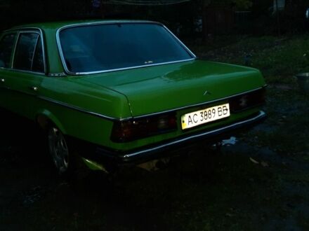Мерседес В123 1980 в Луцке на Automoto.ua Зеленый Мерседес В123, объемом двигателя 0 л и пробегом 350 тыс. км за 750 $, фото 1 на Automoto.ua