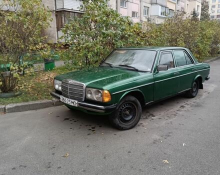 Зелений Мерседес В123, об'ємом двигуна 2 л та пробігом 300 тис. км за 1000 $, фото 1 на Automoto.ua