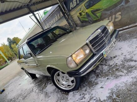 Зеленый Мерседес В123, объемом двигателя 2.4 л и пробегом 350 тыс. км за 2000 $, фото 1 на Automoto.ua