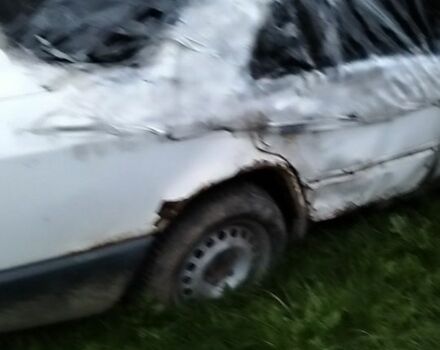 Білий Мерседес В124, об'ємом двигуна 2 л та пробігом 500 тис. км за 400 $, фото 4 на Automoto.ua