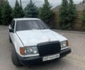 Белый Мерседес В124, объемом двигателя 2 л и пробегом 300 тыс. км за 1450 $, фото 1 на Automoto.ua