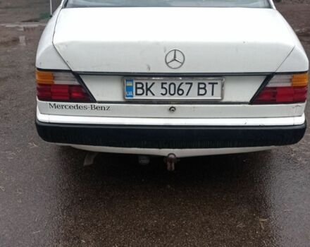 Белый Мерседес В124, объемом двигателя 2 л и пробегом 1000 тыс. км за 834 $, фото 1 на Automoto.ua