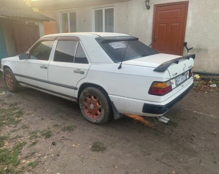 Білий Мерседес В124, об'ємом двигуна 2.6 л та пробігом 3 тис. км за 1700 $, фото 1 на Automoto.ua