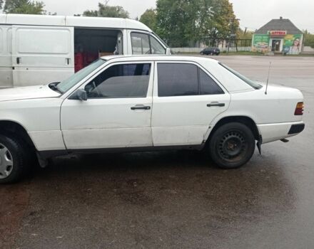 Белый Мерседес В124, объемом двигателя 2 л и пробегом 1000 тыс. км за 834 $, фото 3 на Automoto.ua