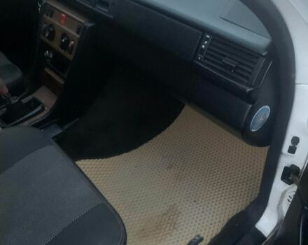 Білий Мерседес В124, об'ємом двигуна 2.6 л та пробігом 3 тис. км за 1700 $, фото 11 на Automoto.ua