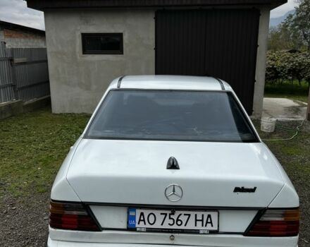 Білий Мерседес В124, об'ємом двигуна 2 л та пробігом 270 тис. км за 1100 $, фото 3 на Automoto.ua