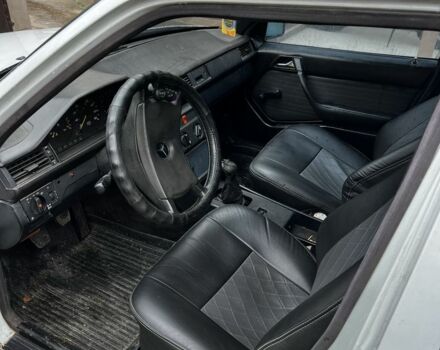 Білий Мерседес В124, об'ємом двигуна 2 л та пробігом 270 тис. км за 1100 $, фото 4 на Automoto.ua