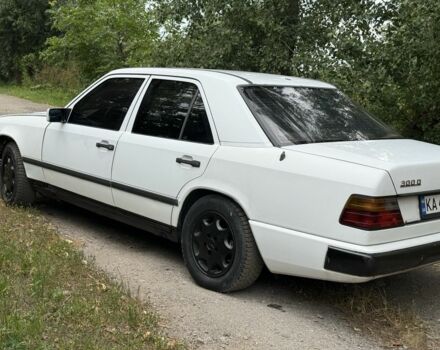 Белый Мерседес В124, объемом двигателя 3 л и пробегом 444 тыс. км за 2200 $, фото 5 на Automoto.ua