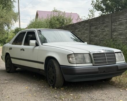 Белый Мерседес В124, объемом двигателя 3 л и пробегом 444 тыс. км за 2200 $, фото 11 на Automoto.ua