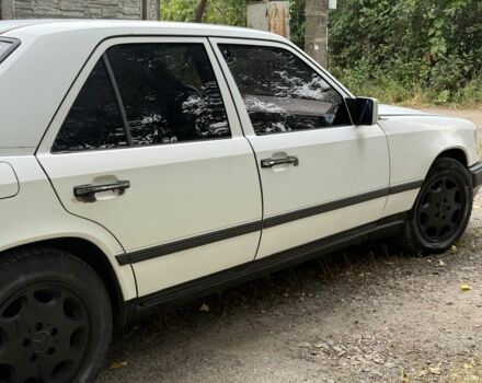 Белый Мерседес В124, объемом двигателя 3 л и пробегом 444 тыс. км за 2200 $, фото 7 на Automoto.ua