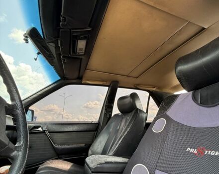 Белый Мерседес В124, объемом двигателя 3 л и пробегом 444 тыс. км за 2200 $, фото 16 на Automoto.ua