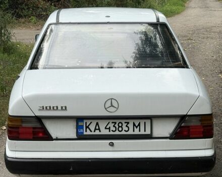 Белый Мерседес В124, объемом двигателя 3 л и пробегом 444 тыс. км за 2200 $, фото 6 на Automoto.ua