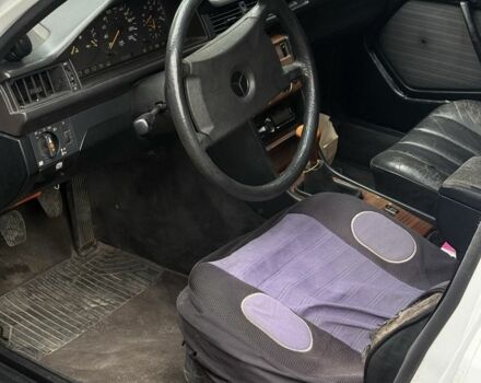 Белый Мерседес В124, объемом двигателя 3 л и пробегом 444 тыс. км за 2200 $, фото 9 на Automoto.ua