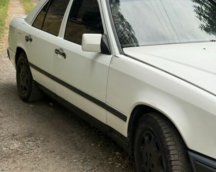 Белый Мерседес В124, объемом двигателя 3 л и пробегом 444 тыс. км за 2200 $, фото 12 на Automoto.ua