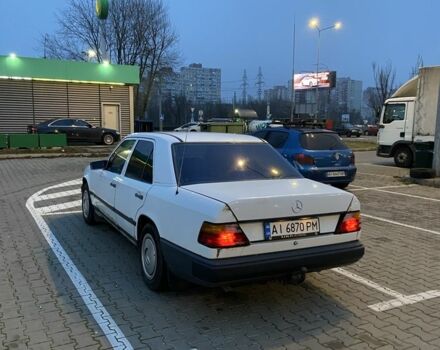 Белый Мерседес В124, объемом двигателя 2 л и пробегом 350 тыс. км за 1300 $, фото 10 на Automoto.ua