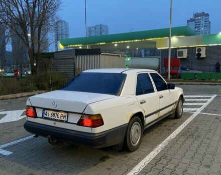 Белый Мерседес В124, объемом двигателя 2 л и пробегом 350 тыс. км за 1300 $, фото 6 на Automoto.ua