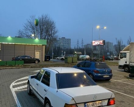 Белый Мерседес В124, объемом двигателя 2 л и пробегом 350 тыс. км за 1300 $, фото 11 на Automoto.ua