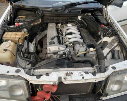 Белый Мерседес В124, объемом двигателя 2.5 л и пробегом 297 тыс. км за 2200 $, фото 12 на Automoto.ua