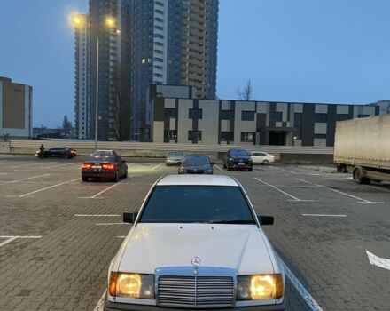 Белый Мерседес В124, объемом двигателя 2 л и пробегом 350 тыс. км за 1300 $, фото 3 на Automoto.ua