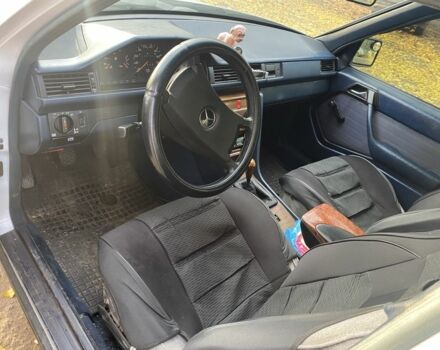 Белый Мерседес В124, объемом двигателя 2.5 л и пробегом 297 тыс. км за 2200 $, фото 8 на Automoto.ua