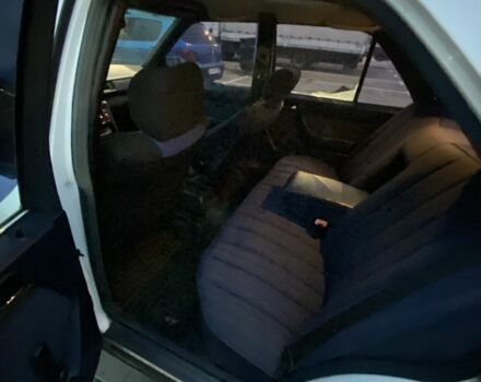 Белый Мерседес В124, объемом двигателя 2 л и пробегом 350 тыс. км за 1300 $, фото 13 на Automoto.ua