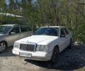 Белый Мерседес В124, объемом двигателя 2.6 л и пробегом 300 тыс. км за 1600 $, фото 1 на Automoto.ua
