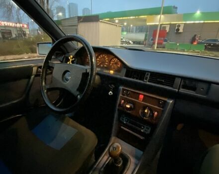 Белый Мерседес В124, объемом двигателя 2 л и пробегом 350 тыс. км за 1300 $, фото 12 на Automoto.ua