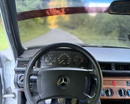 Білий Мерседес В124, об'ємом двигуна 2.3 л та пробігом 245 тис. км за 1800 $, фото 7 на Automoto.ua