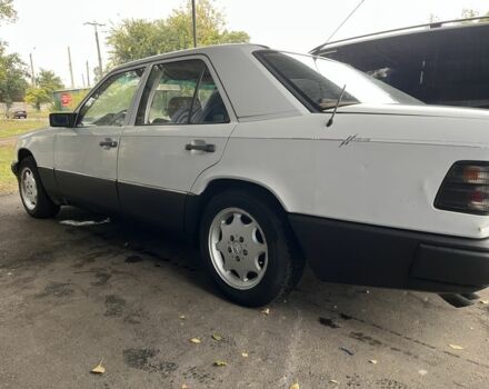 Білий Мерседес В124, об'ємом двигуна 3 л та пробігом 207 тис. км за 1700 $, фото 6 на Automoto.ua