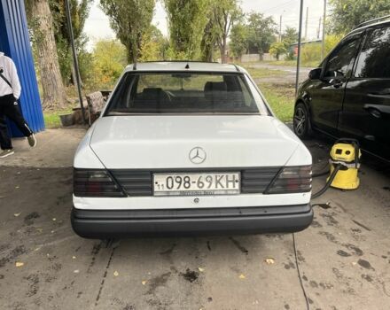 Білий Мерседес В124, об'ємом двигуна 3 л та пробігом 207 тис. км за 1700 $, фото 3 на Automoto.ua