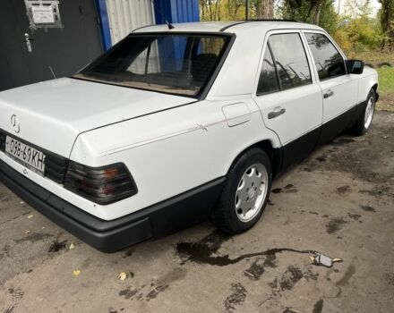 Білий Мерседес В124, об'ємом двигуна 3 л та пробігом 207 тис. км за 1700 $, фото 4 на Automoto.ua