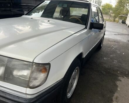 Білий Мерседес В124, об'ємом двигуна 3 л та пробігом 207 тис. км за 1700 $, фото 1 на Automoto.ua