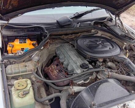 Белый Мерседес В124, объемом двигателя 2.3 л и пробегом 389 тыс. км за 1400 $, фото 7 на Automoto.ua