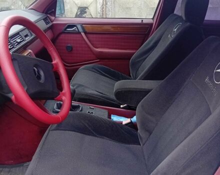 Белый Мерседес В124, объемом двигателя 2.3 л и пробегом 389 тыс. км за 1400 $, фото 4 на Automoto.ua