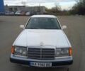 Белый Мерседес В124, объемом двигателя 2 л и пробегом 300 тыс. км за 700 $, фото 1 на Automoto.ua