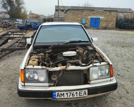 Белый Мерседес В124, объемом двигателя 2.3 л и пробегом 111 тыс. км за 500 $, фото 1 на Automoto.ua