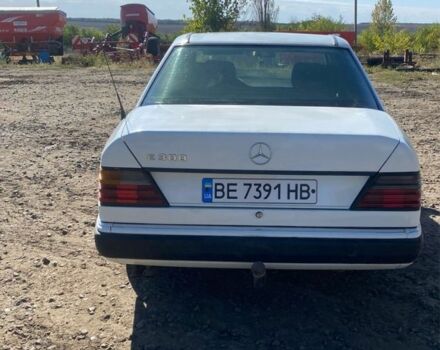 Білий Мерседес В124, об'ємом двигуна 2.5 л та пробігом 370 тис. км за 1700 $, фото 4 на Automoto.ua