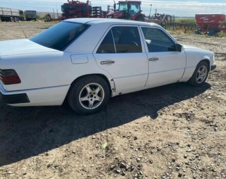 Білий Мерседес В124, об'ємом двигуна 2.5 л та пробігом 370 тис. км за 1700 $, фото 1 на Automoto.ua