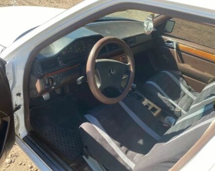 Білий Мерседес В124, об'ємом двигуна 2.5 л та пробігом 370 тис. км за 1700 $, фото 2 на Automoto.ua