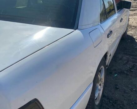 Білий Мерседес В124, об'ємом двигуна 2.5 л та пробігом 370 тис. км за 1700 $, фото 3 на Automoto.ua