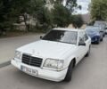 Білий Мерседес В124, об'ємом двигуна 2.2 л та пробігом 345 тис. км за 1602 $, фото 1 на Automoto.ua