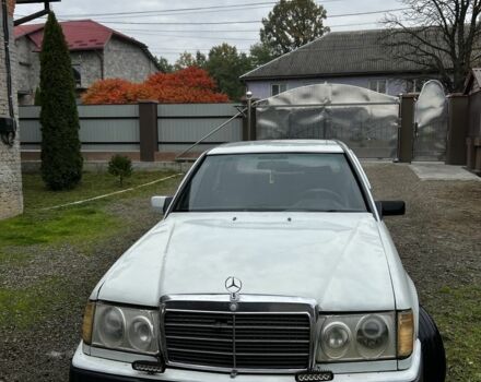 Білий Мерседес В124, об'ємом двигуна 2 л та пробігом 270 тис. км за 1100 $, фото 1 на Automoto.ua