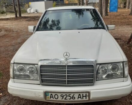 Білий Мерседес В124, об'ємом двигуна 3 л та пробігом 470 тис. км за 2300 $, фото 1 на Automoto.ua