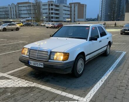 Белый Мерседес В124, объемом двигателя 2 л и пробегом 350 тыс. км за 1300 $, фото 1 на Automoto.ua