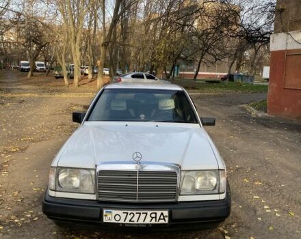 Белый Мерседес В124, объемом двигателя 2.5 л и пробегом 297 тыс. км за 2200 $, фото 1 на Automoto.ua