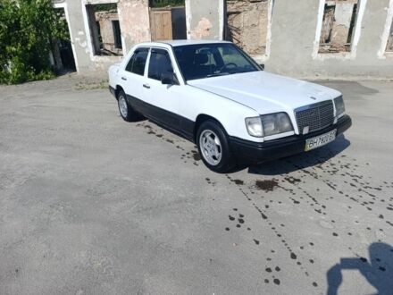Мерседес В124 1988 в Херсоне на Automoto.ua Белый Мерседес В124, объемом двигателя 2 л и пробегом 2 тыс. км за 1331 $, фото 1 на Automoto.ua