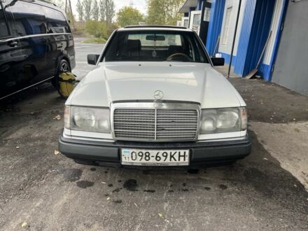 Мерседес В124 1988 у Кривому Розі на Automoto.ua Білий Мерседес В124, об'ємом двигуна 3 л та пробігом 207 тис. км за 1700 $, фото 1 на Automoto.ua