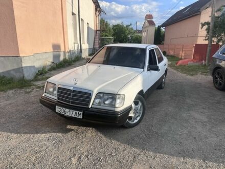 Білий Мерседес В124, об'ємом двигуна 2 л та пробігом 450 тис. км за 1600 $, фото 1 на Automoto.ua